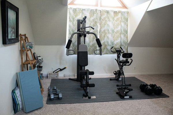 How can you create a stylish and functional UK home gym in a small room?