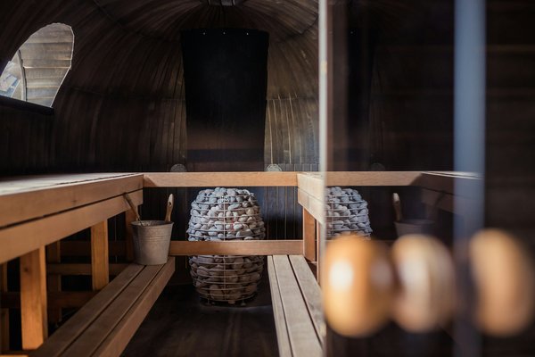 What are the essential steps for moving a home with a built-in sauna in the UK?