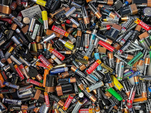 What are the new UK regulations for recycling household batteries in 2023?